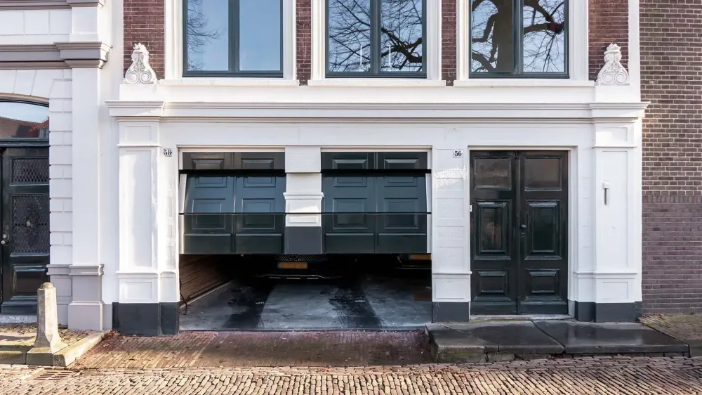 Houten garagedeur monumentaal pand Gorinchem different doors 20