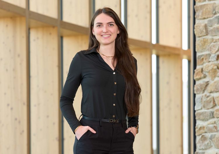 Donna Schins - Different Group.jpg