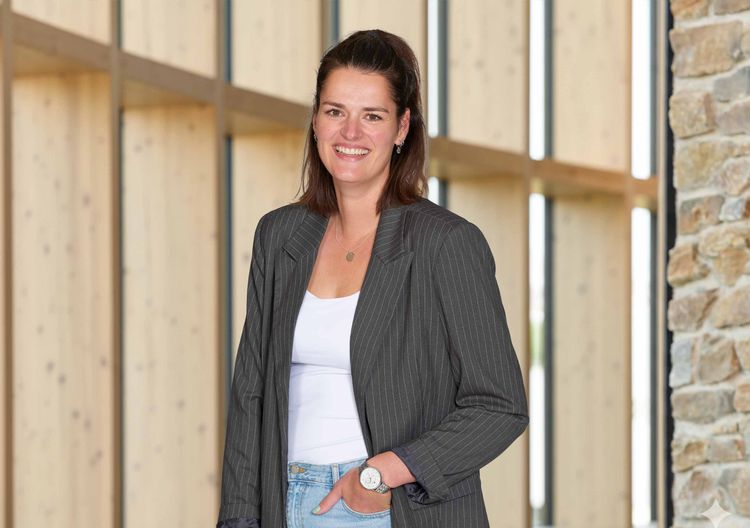 Femke van Weert - Different Group.jpg