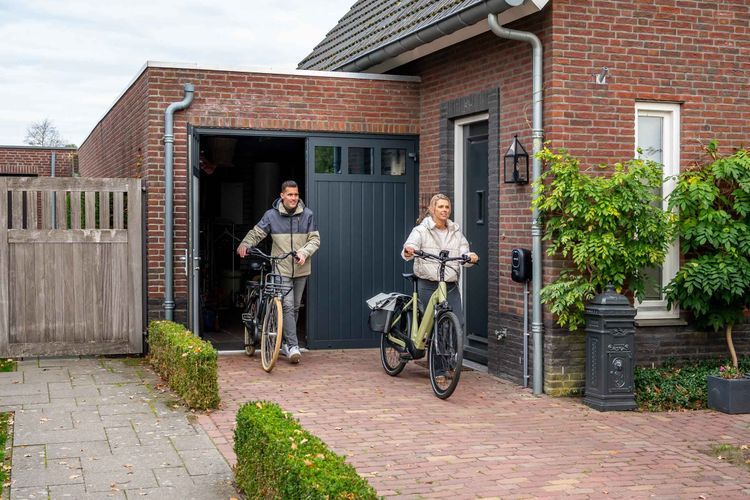 Openslaande-garagedeuren-Ambassa-.jpg