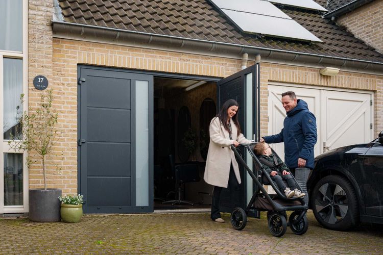 Openslaande garagedeuren Ambassa garagedeuren