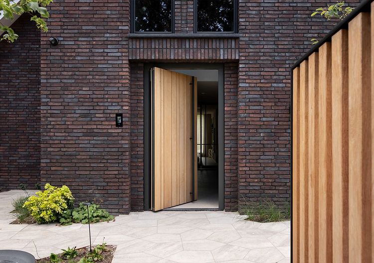 Taatsdeur Different Doors